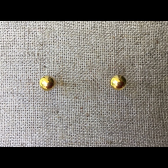 2 Pairs of Gold Stud Earrings - Picture 3 of 4